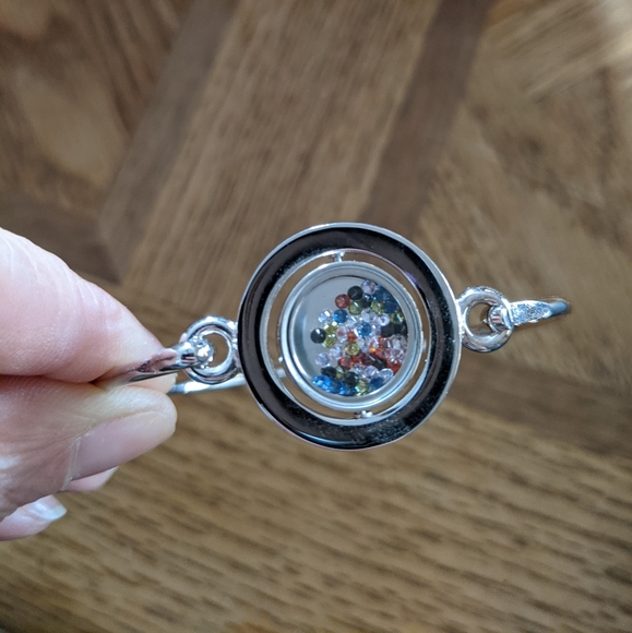 Magnolia and Vine Karma Cha Cha rotating bracelet - Picture 1 of 4